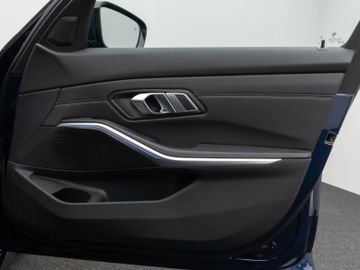 Fahrzeugabbildung BMW 320d xD Sport Line Kamera Laser HiFi AHK Komfort