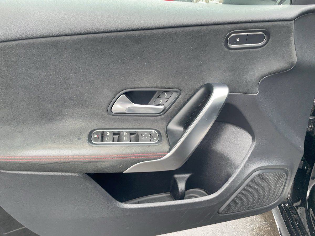 Fahrzeugabbildung Mercedes-Benz A 180 AMG/LED/Tempomat/Navi