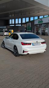 BMW 320i xDrive Luxury Line Aut. 8-fach bereift  - BMW 320 von privat