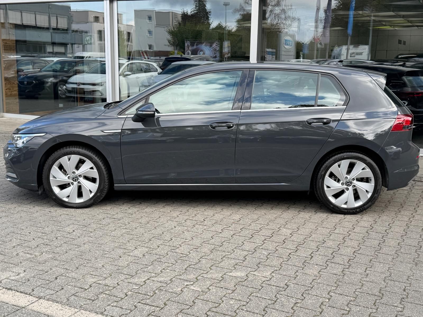 Fahrzeugabbildung Volkswagen Golf 2.0 TDI Style DSG >ALCANT+MEMO+LED+SHZ+ACC+