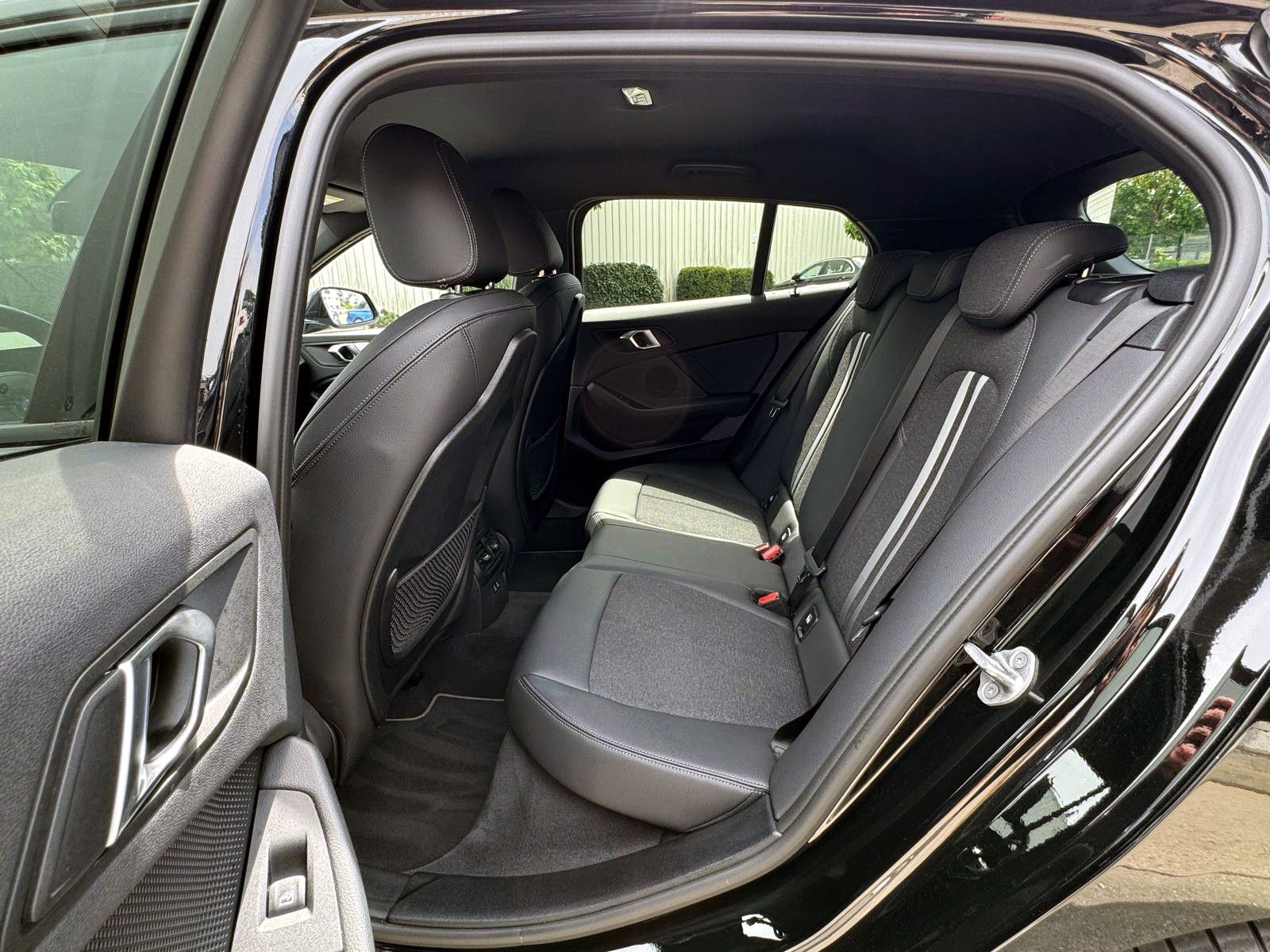 Fahrzeugabbildung BMW 118i Steptr. Sport-Line LED SHZ PDC CarPlay NAV