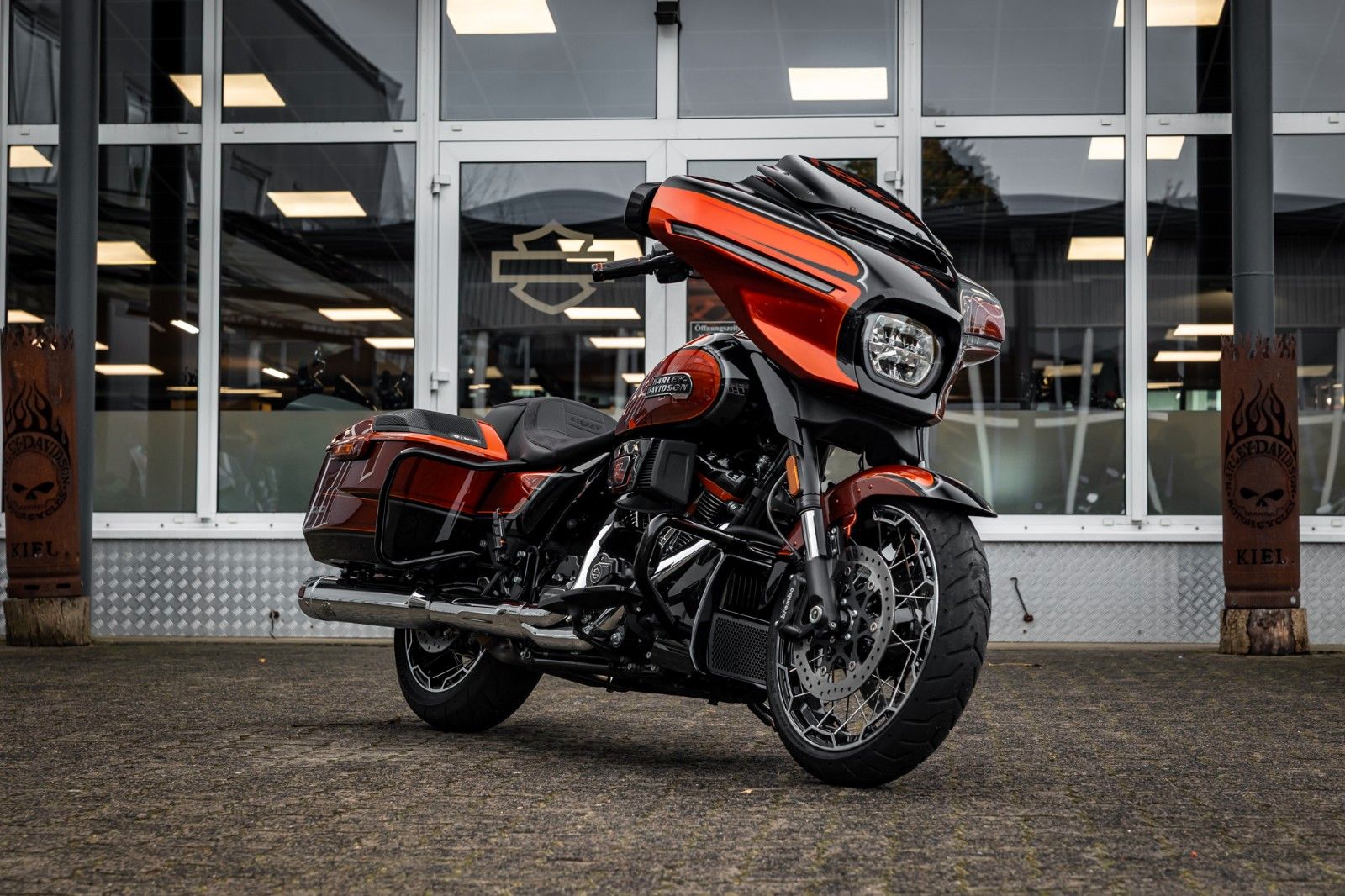 Fahrzeugabbildung Harley-Davidson CVO Street Glide  FLHXSE 121 cui - Jekill -