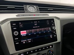 VW Passat Variant / MASSAGE/ ACC / GARANTIE / AHK /