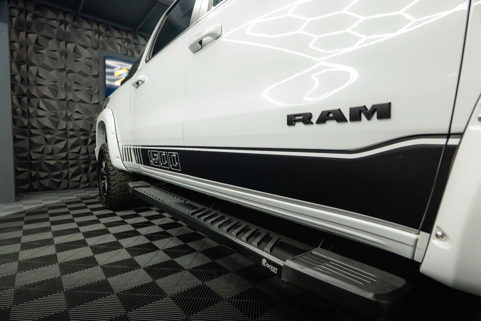 Fahrzeugabbildung Dodge RAM 5.7 V8 HEMI 4x4 OFFROAD LONGBED AXLE LOCK