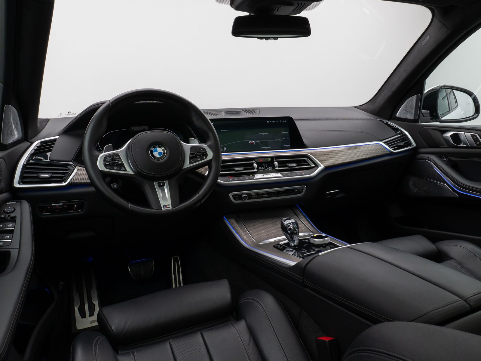 Fahrzeugabbildung BMW X5 xD40d M Sport Panorama Laser 360°HUD DAB B&W