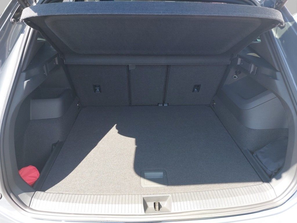 Fahrzeugabbildung Volkswagen Tiguan 2.0 TSI 4MOTION DSG R-Line Standheizung