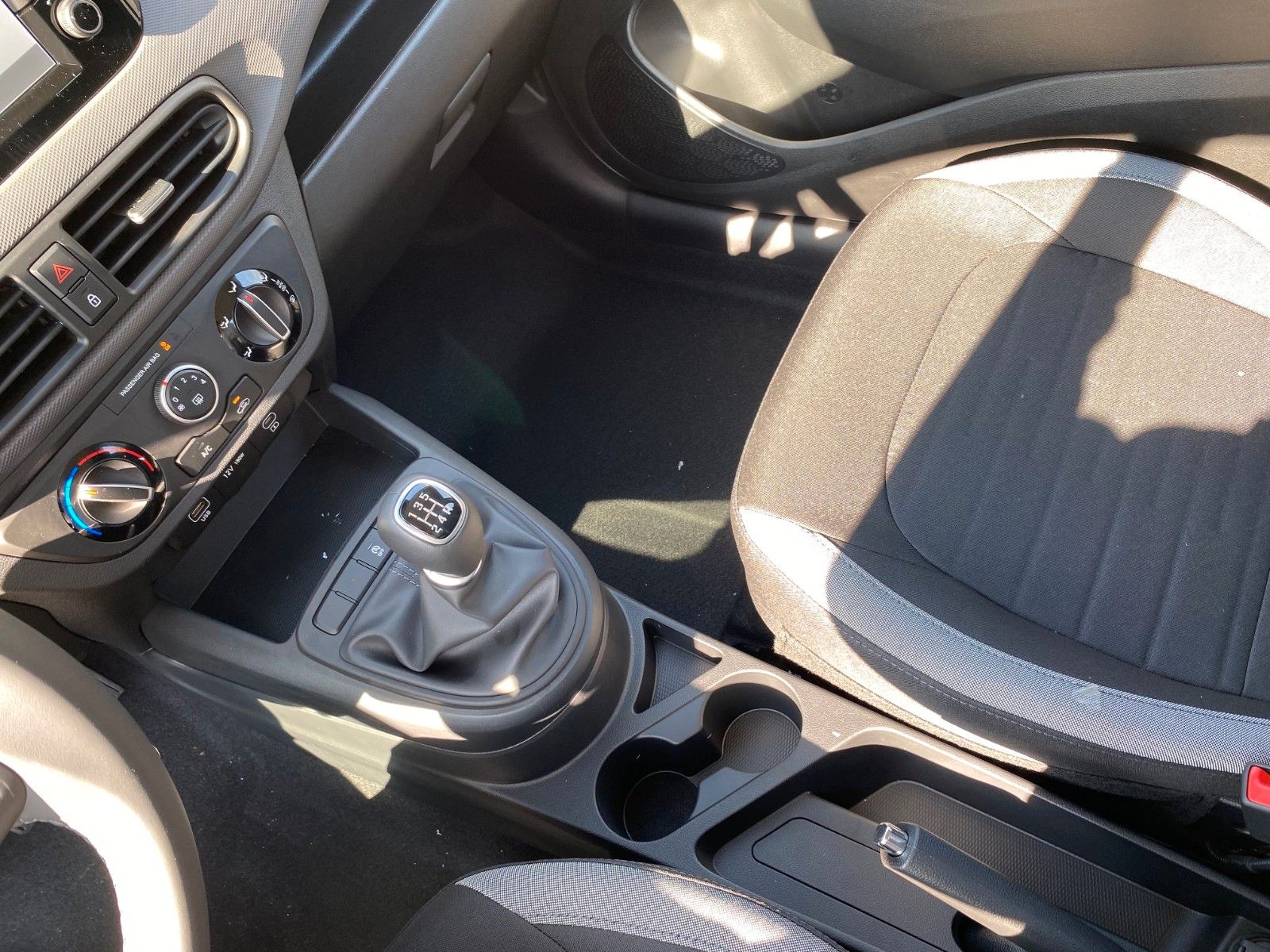 Fahrzeugabbildung Hyundai i10 1.0 Select *Navi*Klima*CarPlay*RFKamera*PDC*