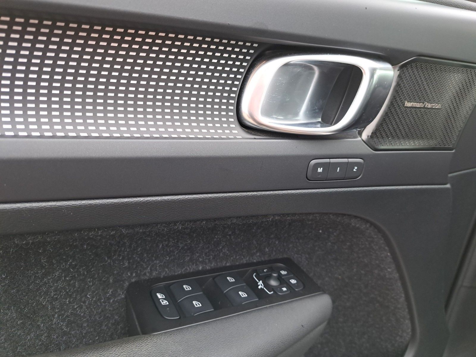 Fahrzeugabbildung Volvo XC40 R  Electric Allrad