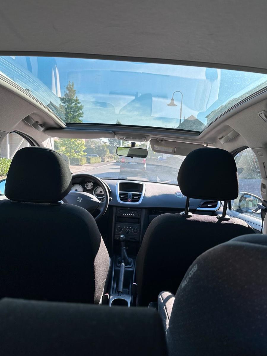 Peugeot 207 2008 — interior