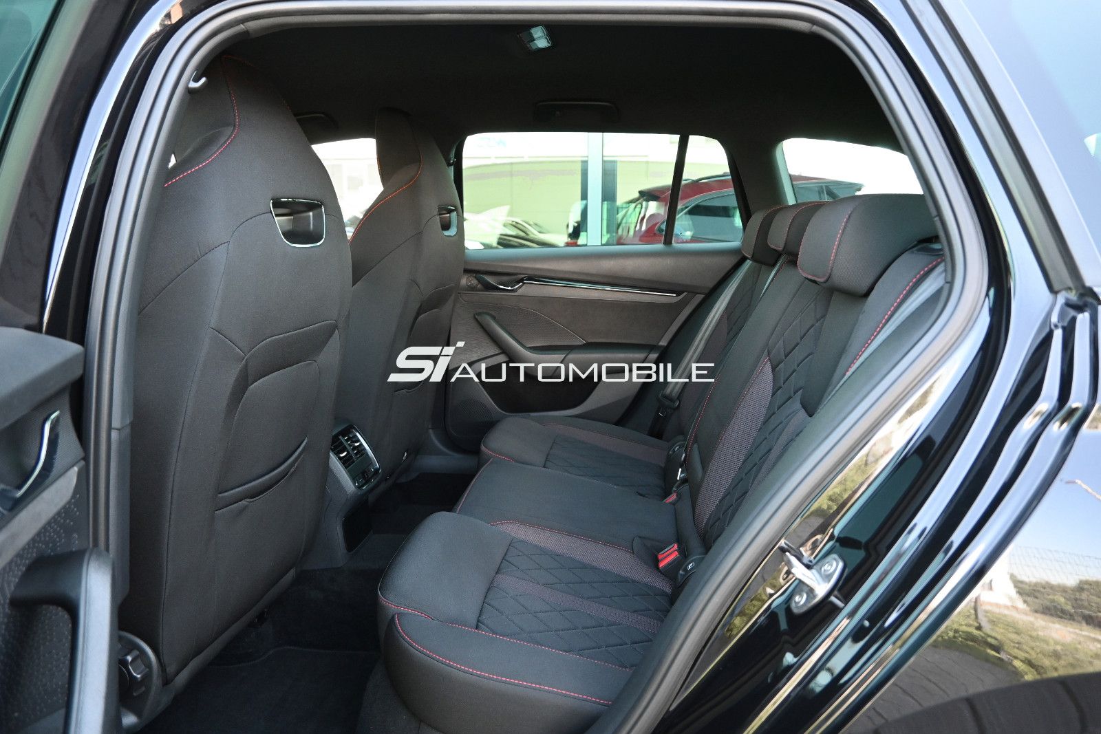 Fahrzeugabbildung SKODA Octavia 2.0 TDI DSG RS COMBI °ACC°AHK°HEAD-UP°