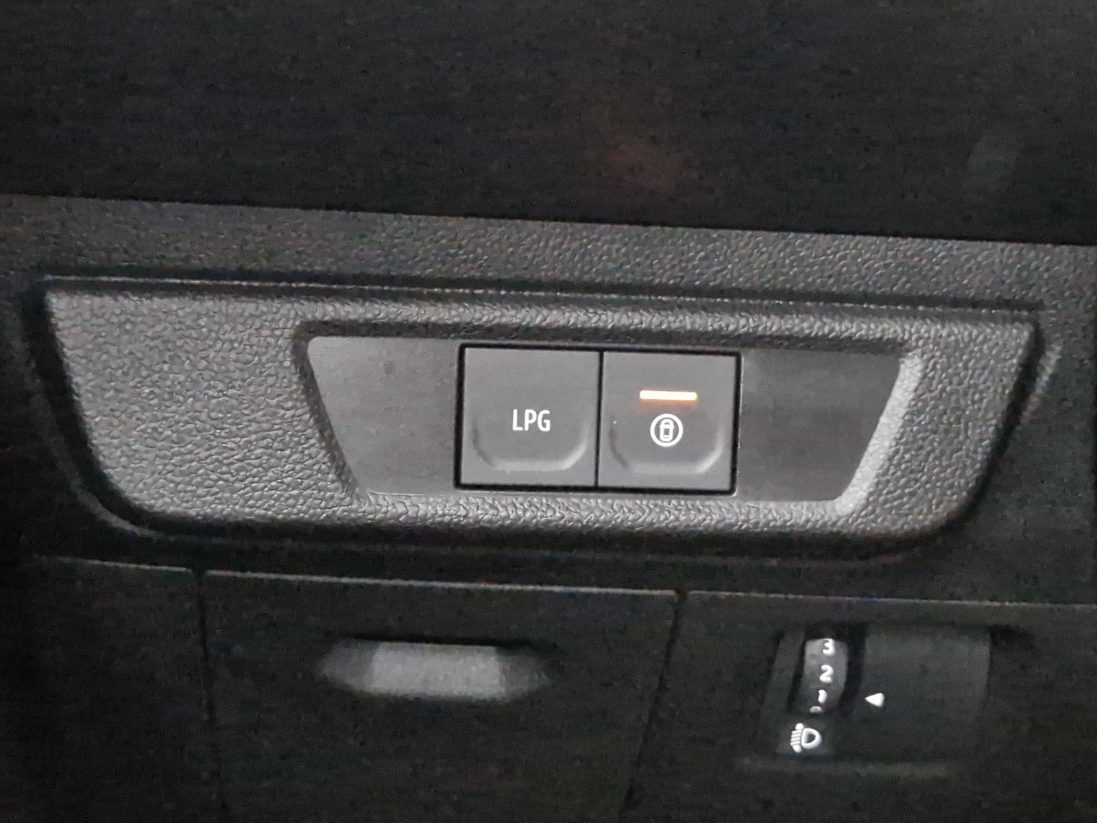 DACIA Sandero Stepway ECO-G 100 Extreme+ Navi – Bild 31