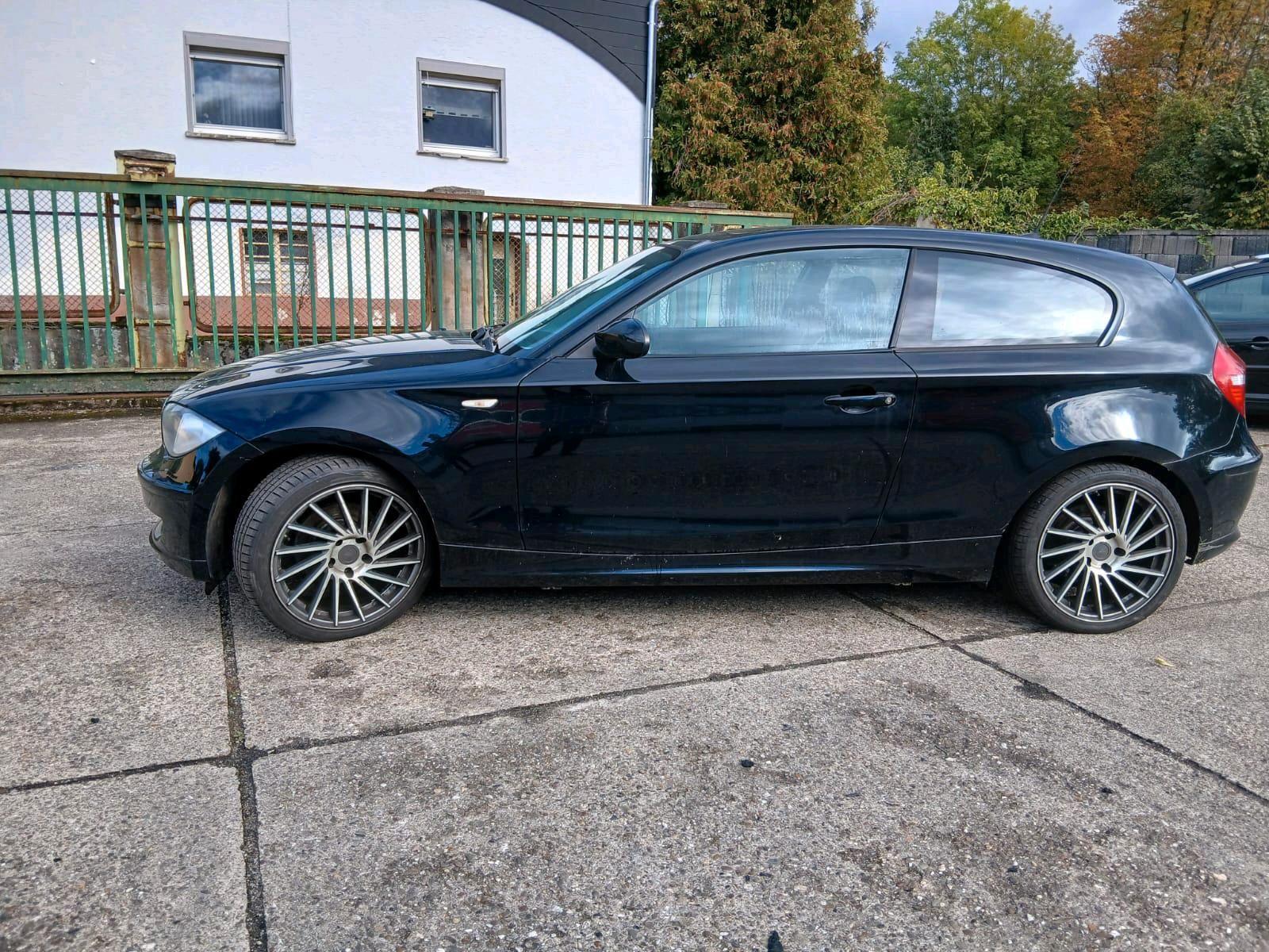 BMW 116 2008 — салон