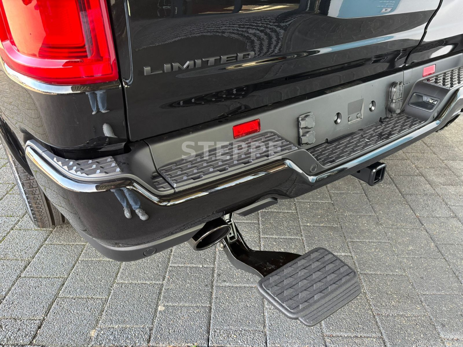 Dodge 2026 RAM 1500 Limited Night 5,7LV8 MultiTailgate