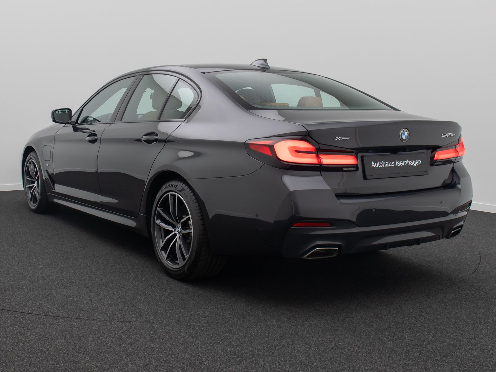 Fahrzeugabbildung BMW 545e xD M Sport 360° HUD H/K DAB AHK Komfort