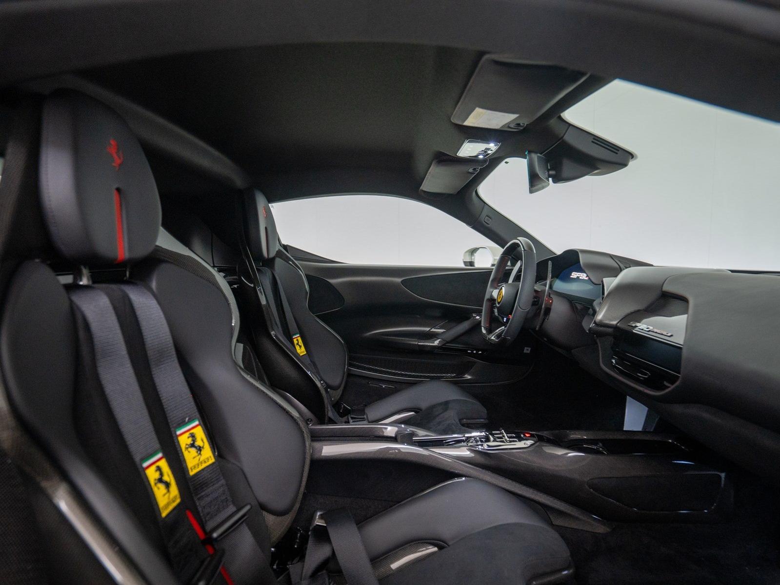 Ferrari SF90 Stradale ASSETTO FIORANO
