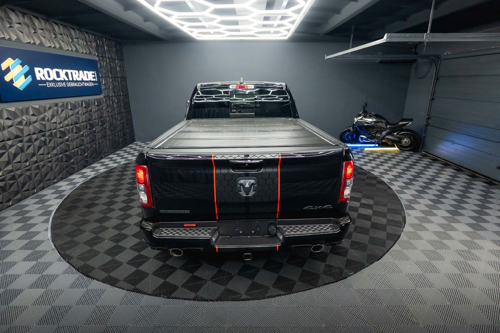 Fahrzeugabbildung Dodge RAM 5.7 V8 HEMI 4x4 BLACK Limited Longbed 19%