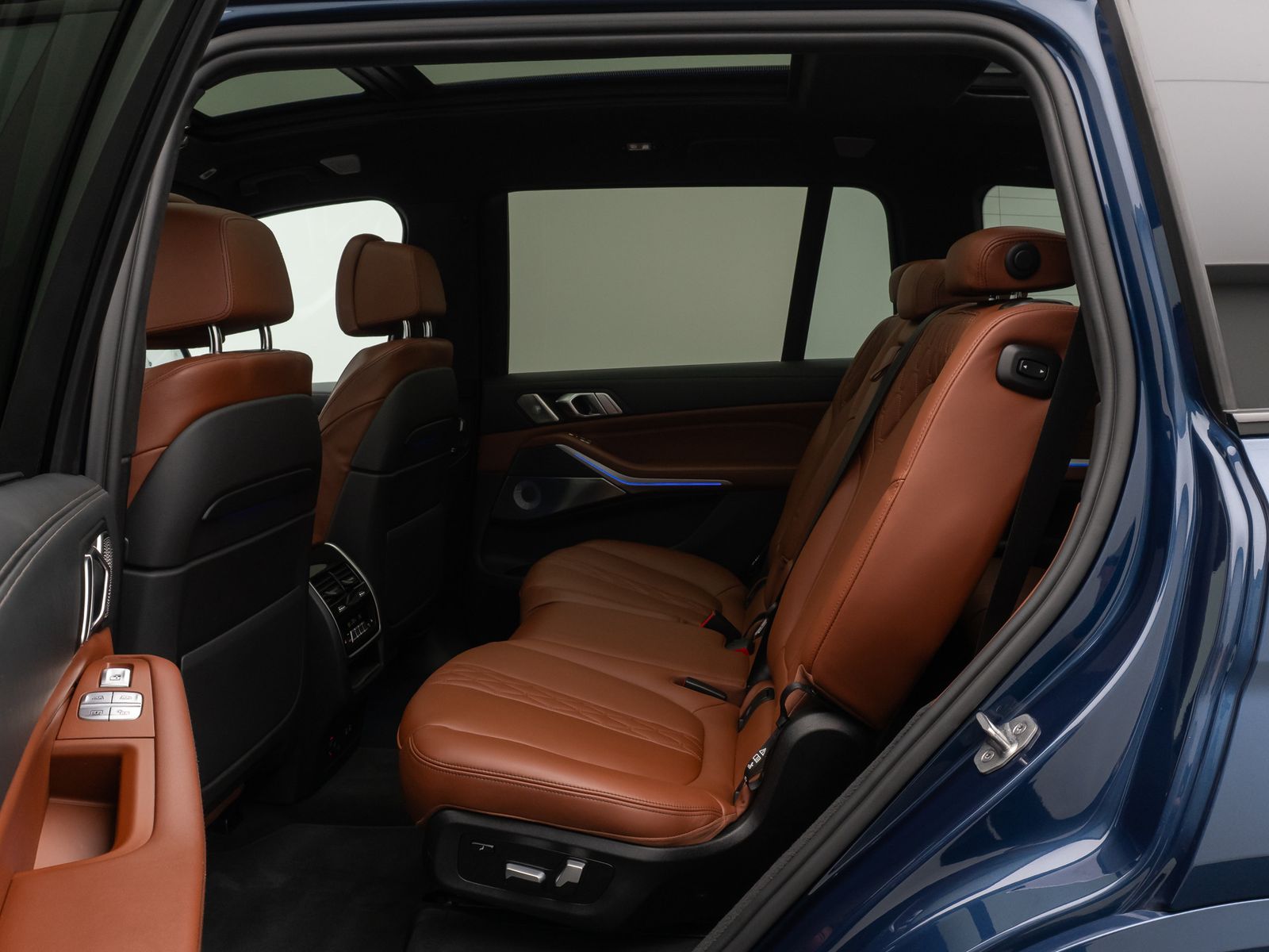 Fahrzeugabbildung BMW X7 M50i  Massage 360°B&W Laser DAB SkyLounge 22"