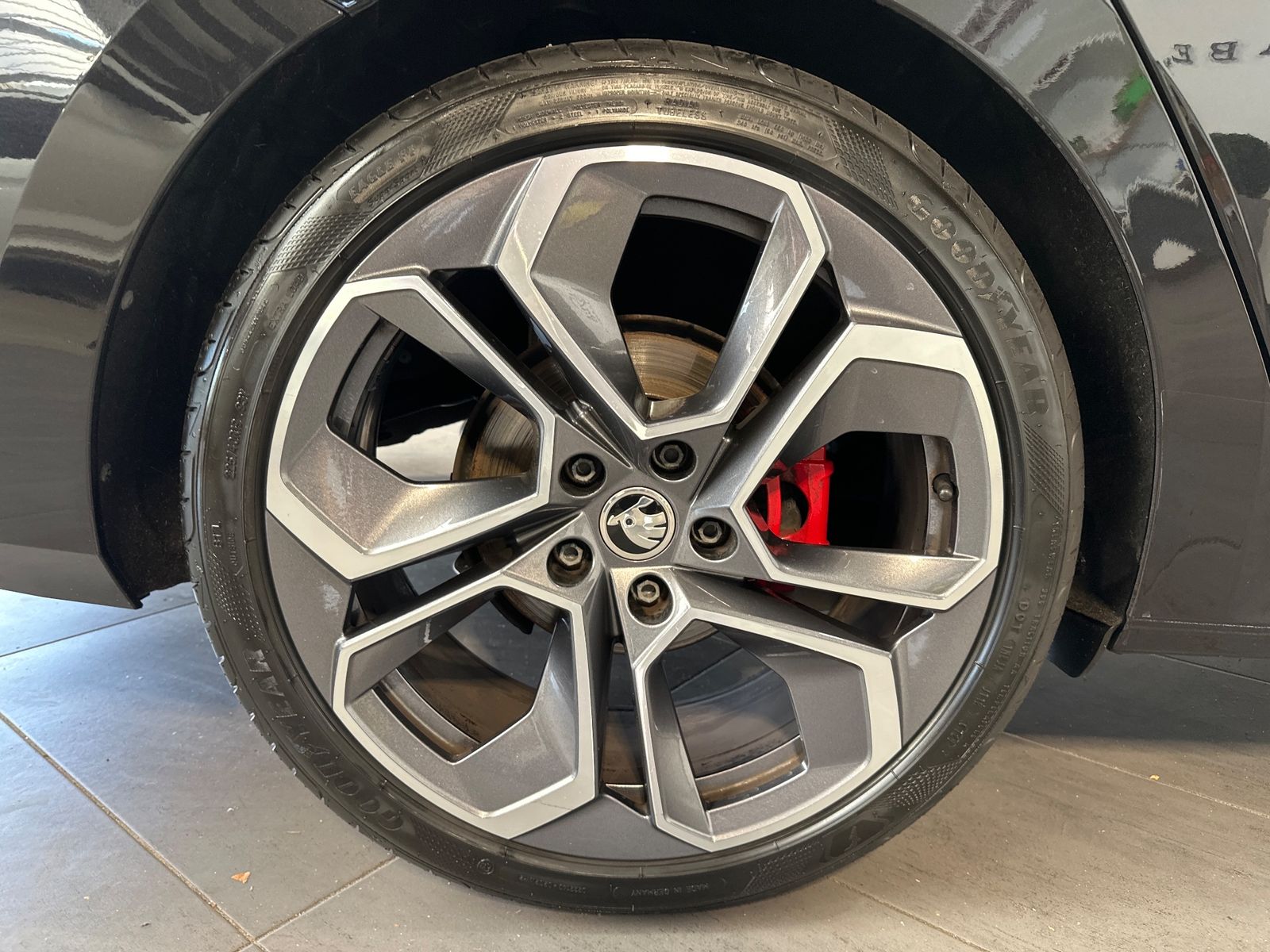 Fahrzeugabbildung SKODA Octavia Combi RS 4x4 Challenge NAV+MATRIX+AHK