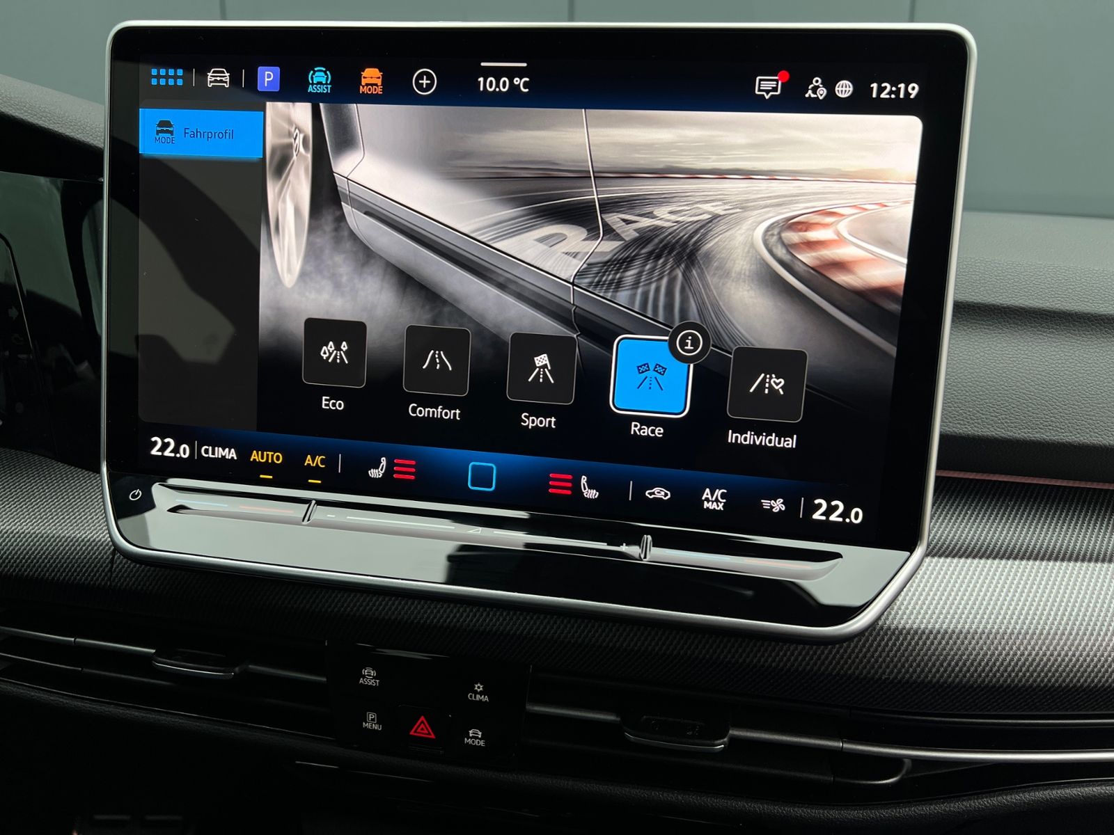 Fahrzeugabbildung Volkswagen Golf VIII R 2.0 TSI DSG 4MOTION *IQ.Light, Black