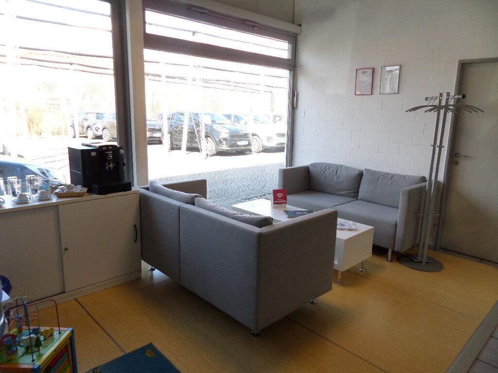 showroom-image-top