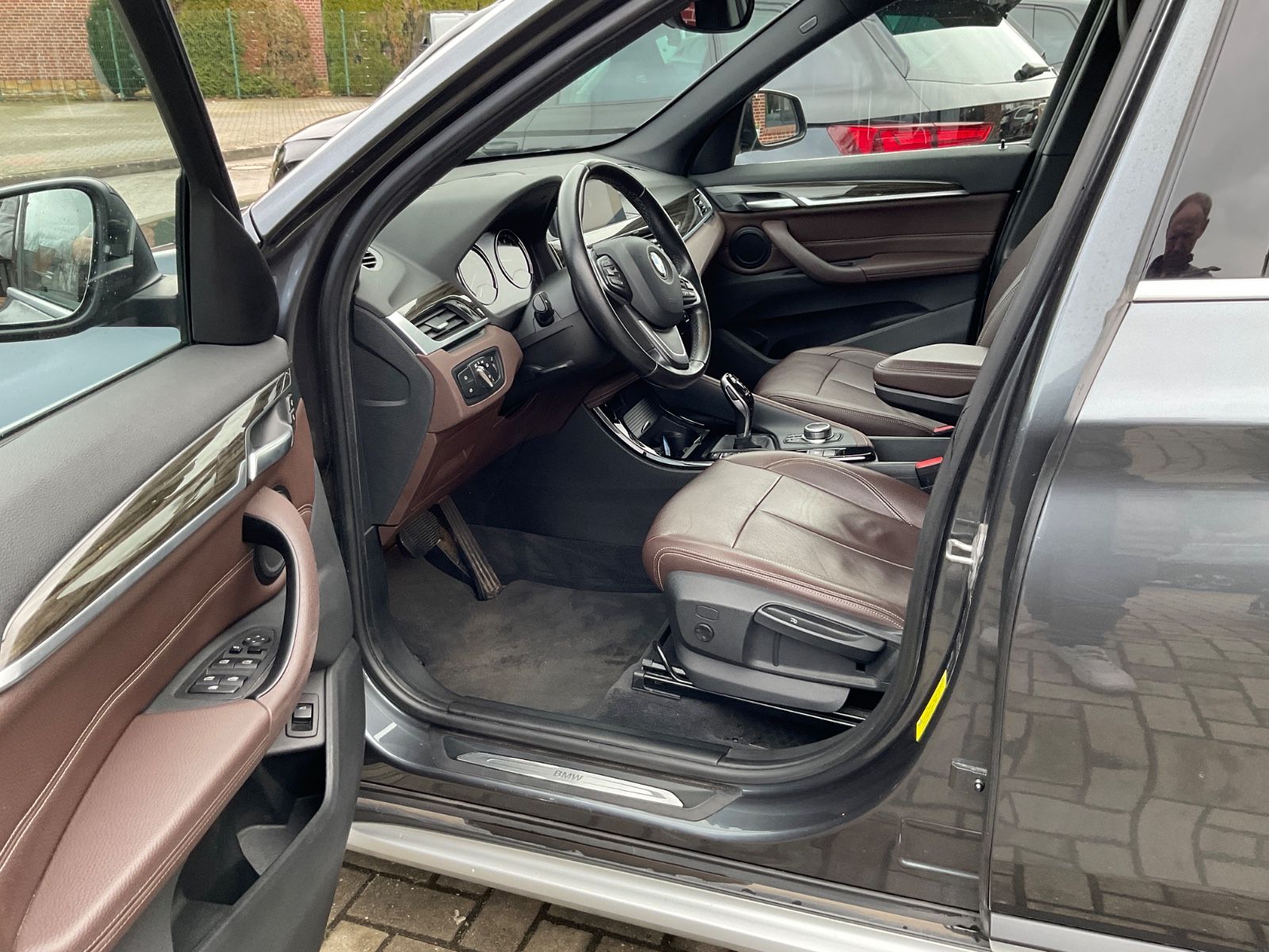 Fahrzeugabbildung BMW X1 sDrive20i xLine,AHK,Navi,Leder,GJR