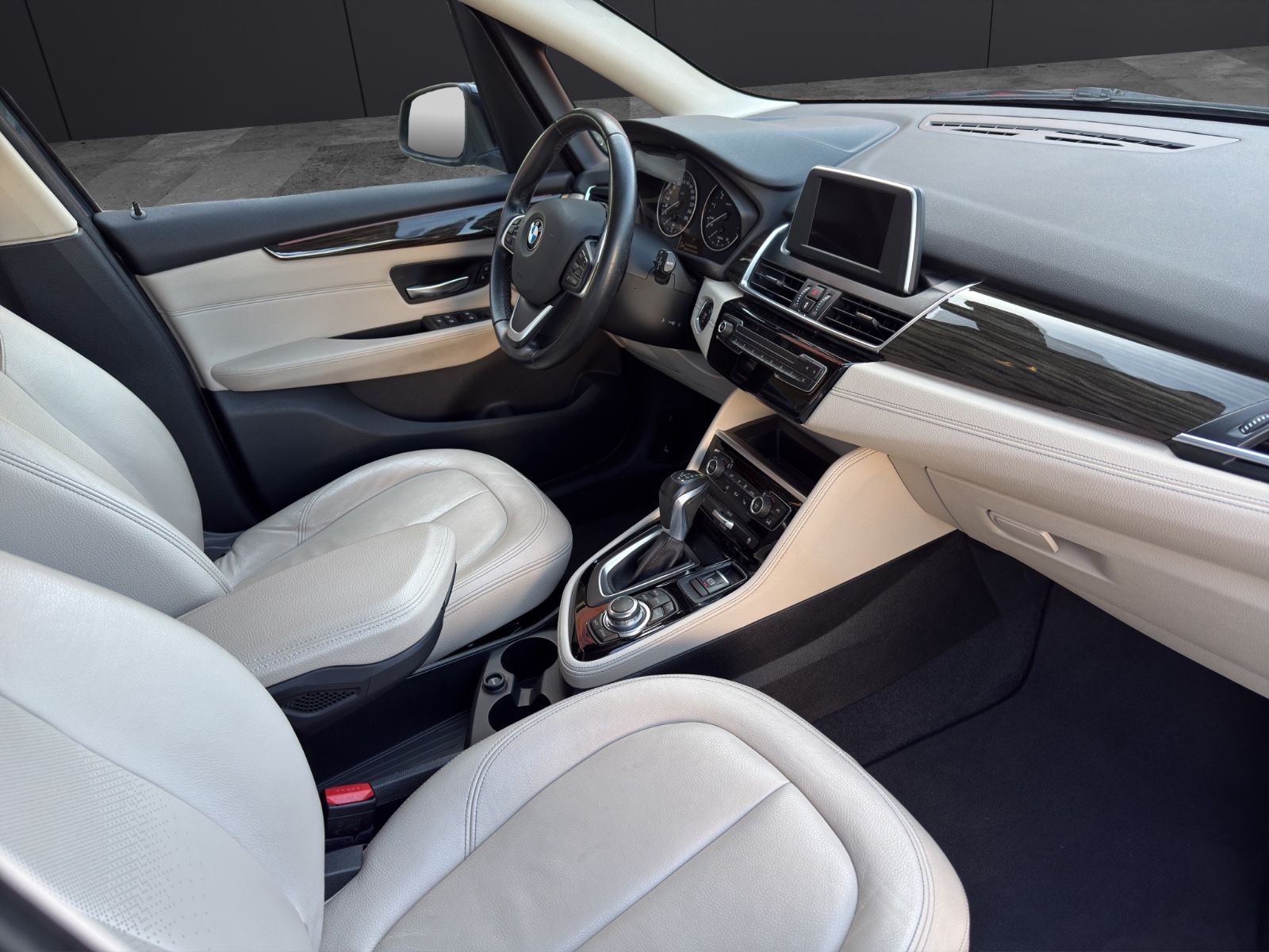 Fahrzeugabbildung BMW 225 Active Tourer*Luxury-Line*Navi*Kamera*