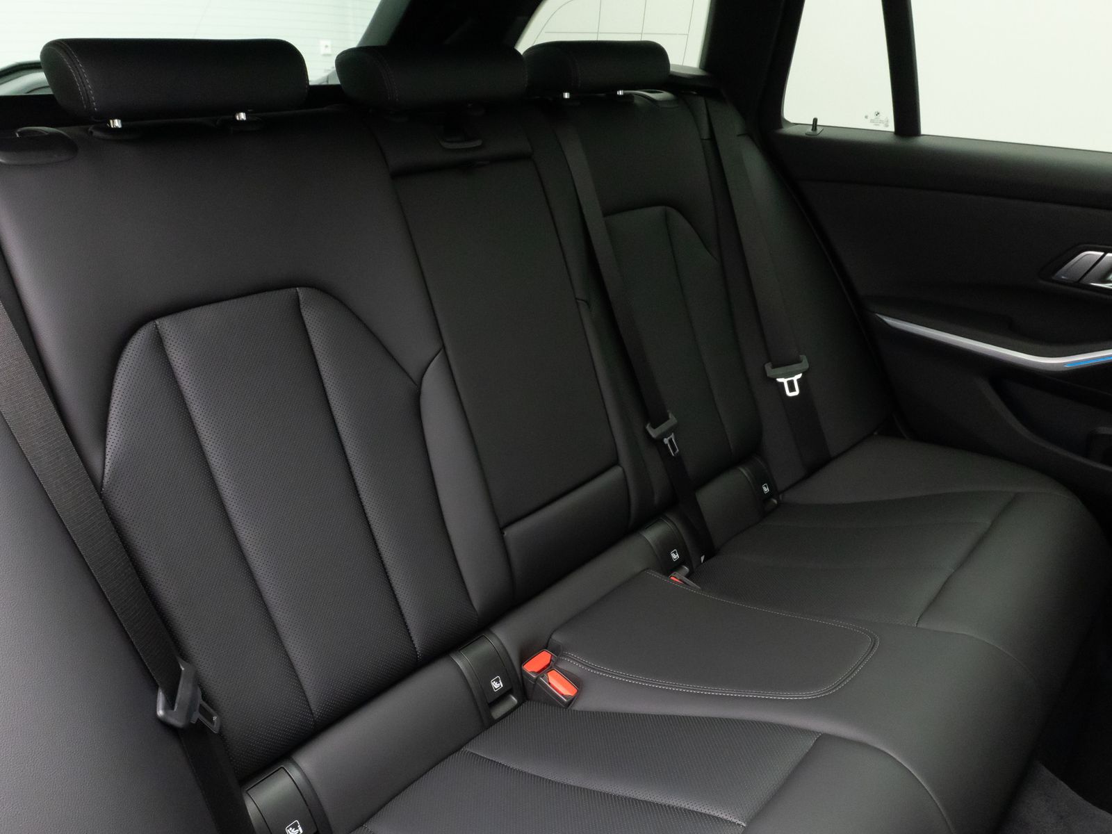 Fahrzeugabbildung BMW 330e xD Luxury Line Panorama Kamera HUD DAB AHK