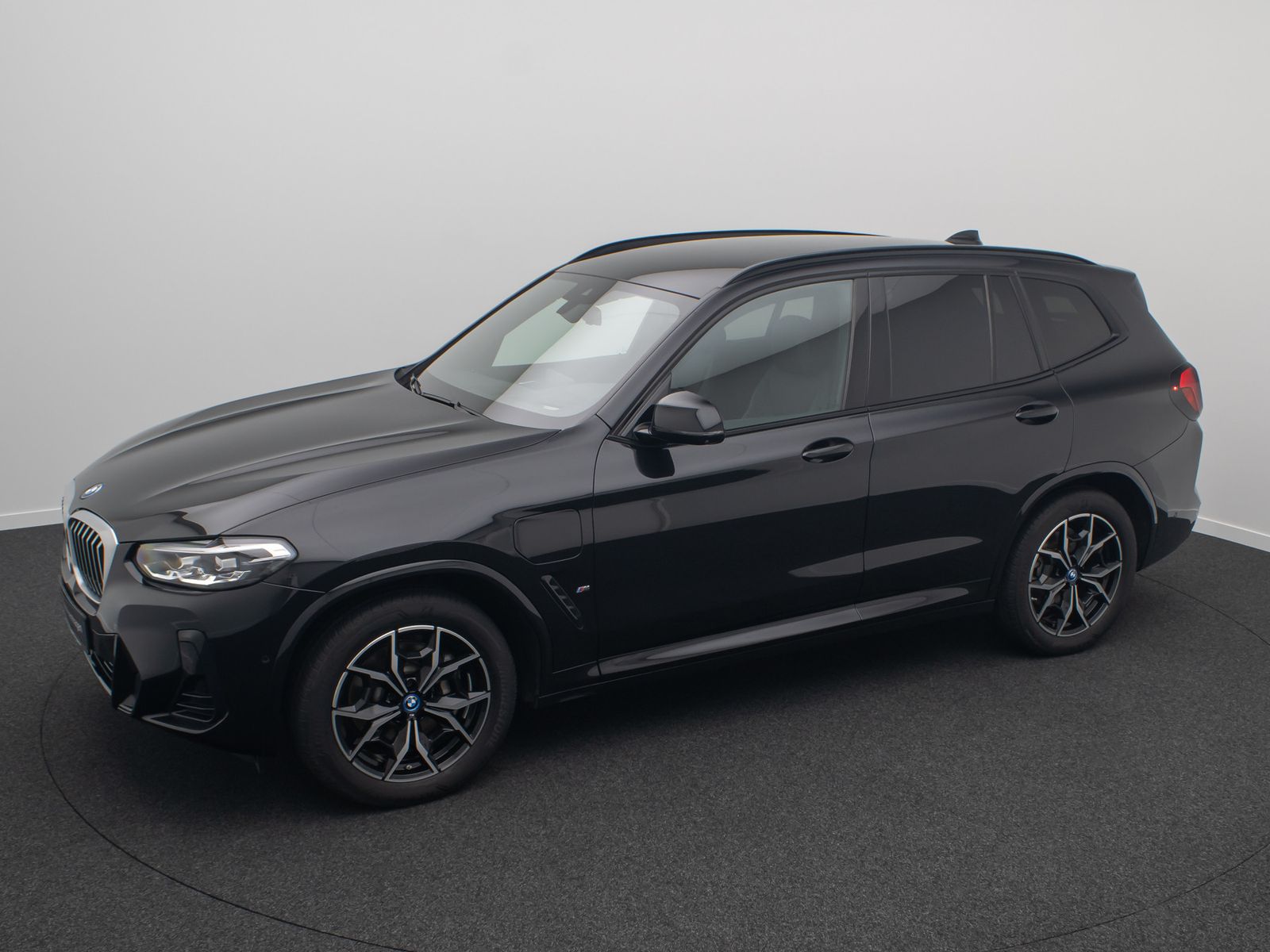 Fahrzeugabbildung BMW X3 xD30e M Sport Komfort AHK HUD DAB 360°HiFi