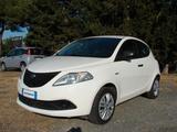Lancia Ypsilon 1.0 FireFly Hybrid Ecochic Silver - Lancia Ypsilon Silver mit Hybrid-Antrieb (Benzin/Elektro)