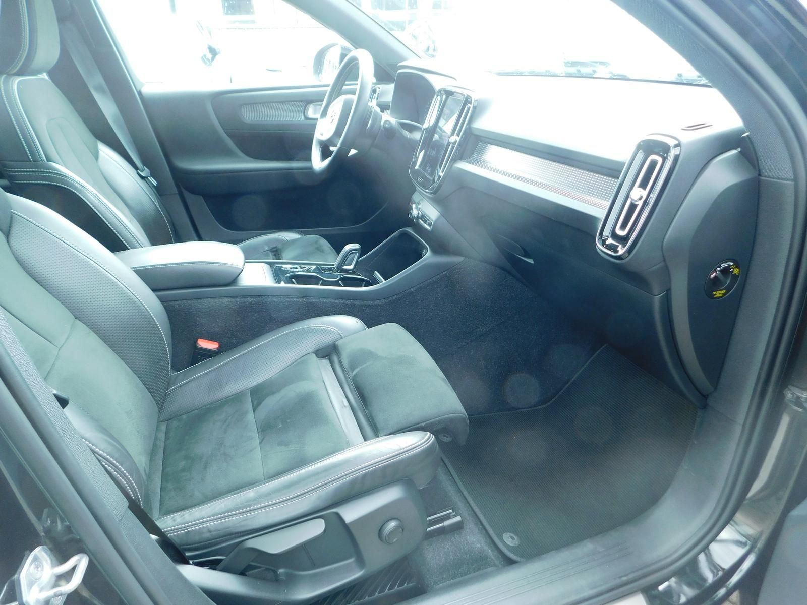 Fahrzeugabbildung Volvo XC40 T4 R-Design