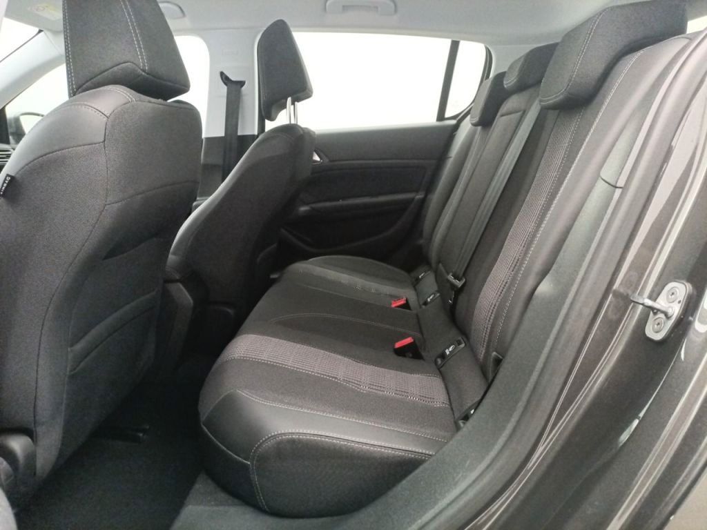 Fahrzeugabbildung Peugeot 308 Allure 1.2T NAVI/LED/PDC/TEMPOMAT/BLIS