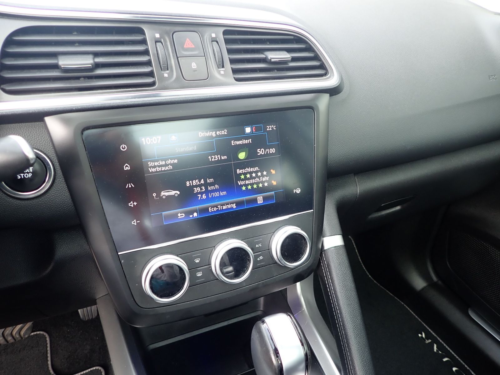 Fahrzeugabbildung Renault Kadjar TCe 160 EDC LIMITED/AUTOMATIK/SHZ/NAVI