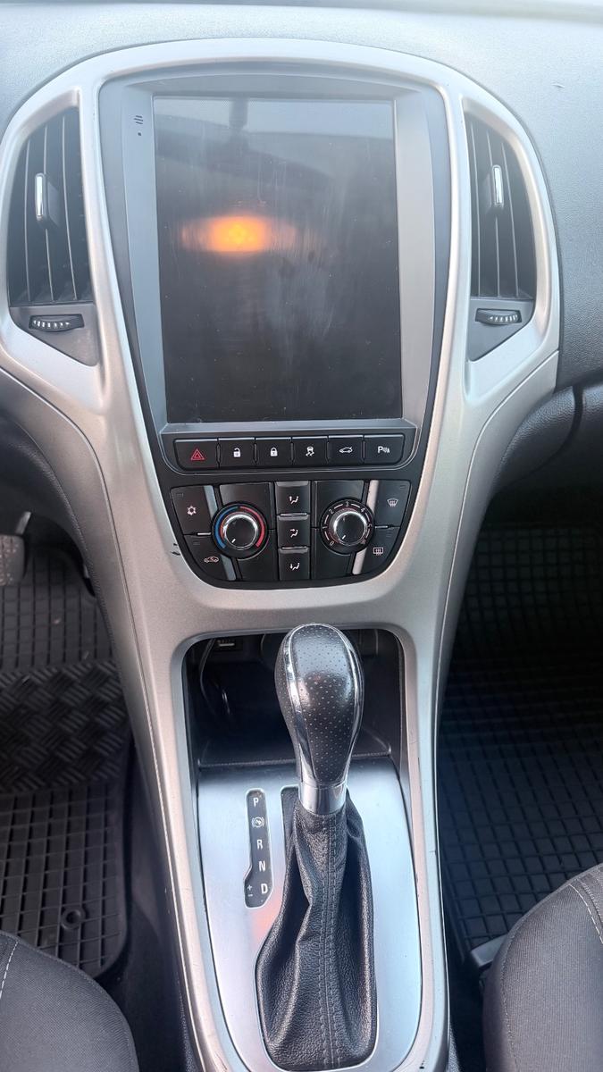 Opel Astra 2011 — photo 15