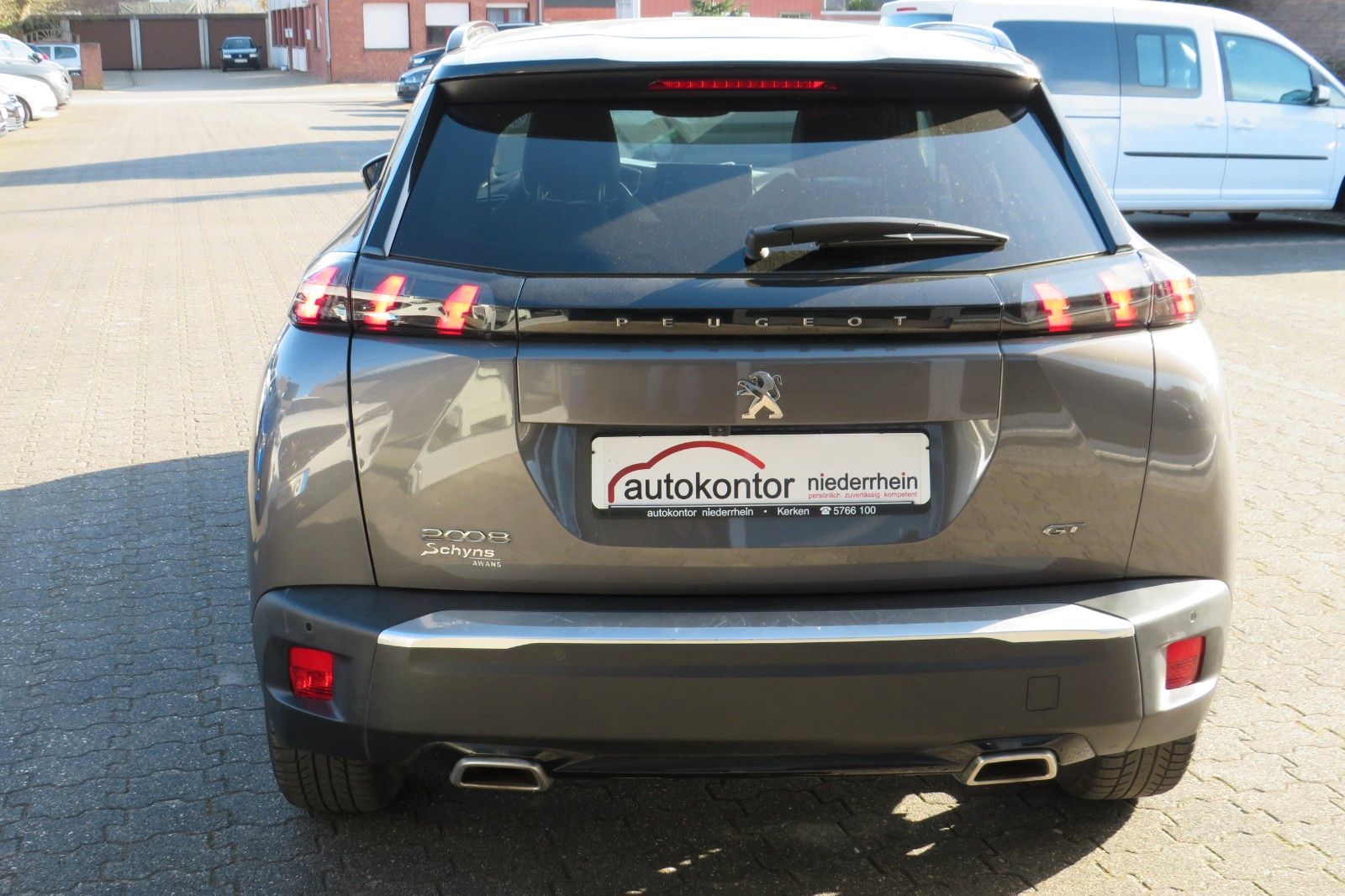 Fahrzeugabbildung Peugeot 2008 GT 8-AUTOMATIK GRA NAVI PDC 1.HAND