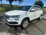 Skoda Karoq 1.5 TSI DSG Style NAVI LEDER KAMERA ACC - Skoda Karoq mit Benzin-Antrieb: Weiß
