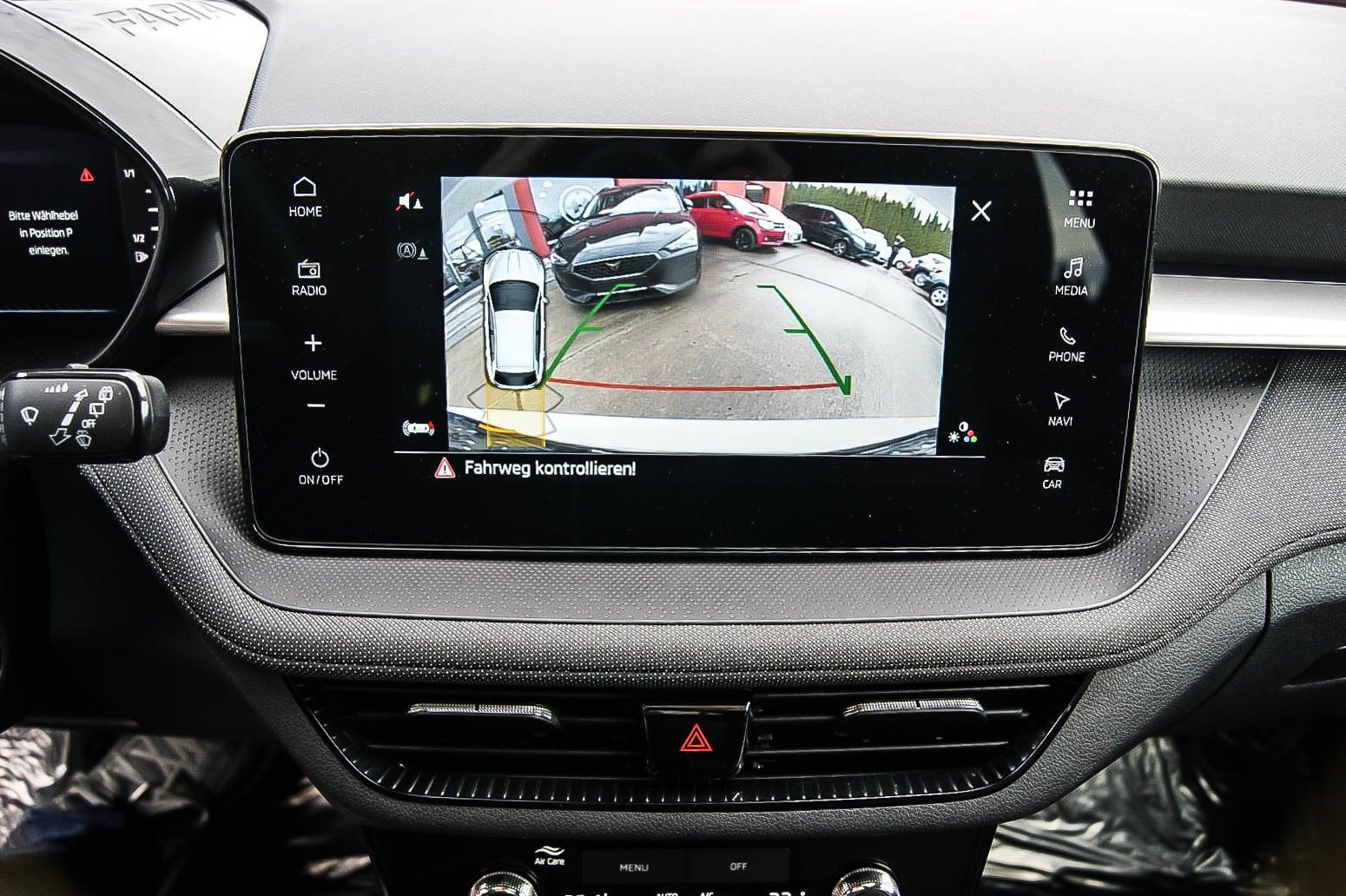 Fahrzeugabbildung SKODA Fabia 10 Drive Auto/DSG PANO VIRTUAL LED KAMERA