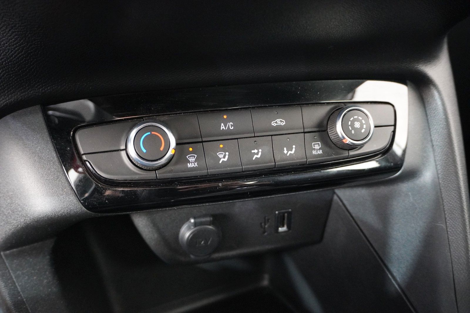 Fahrzeugabbildung Opel Corsa F 1.2 ELEGANCE NAVI/LED/KAMERA/SPORT/DAB+