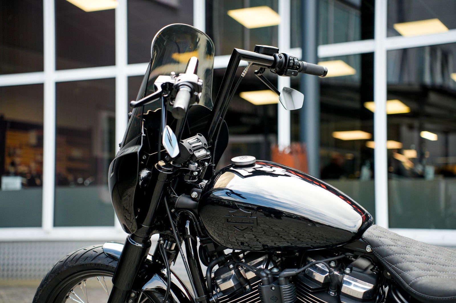 Fahrzeugabbildung Harley-Davidson SOFTAIL STREET BOB CLUBSTYLE J&H Ape - Airride