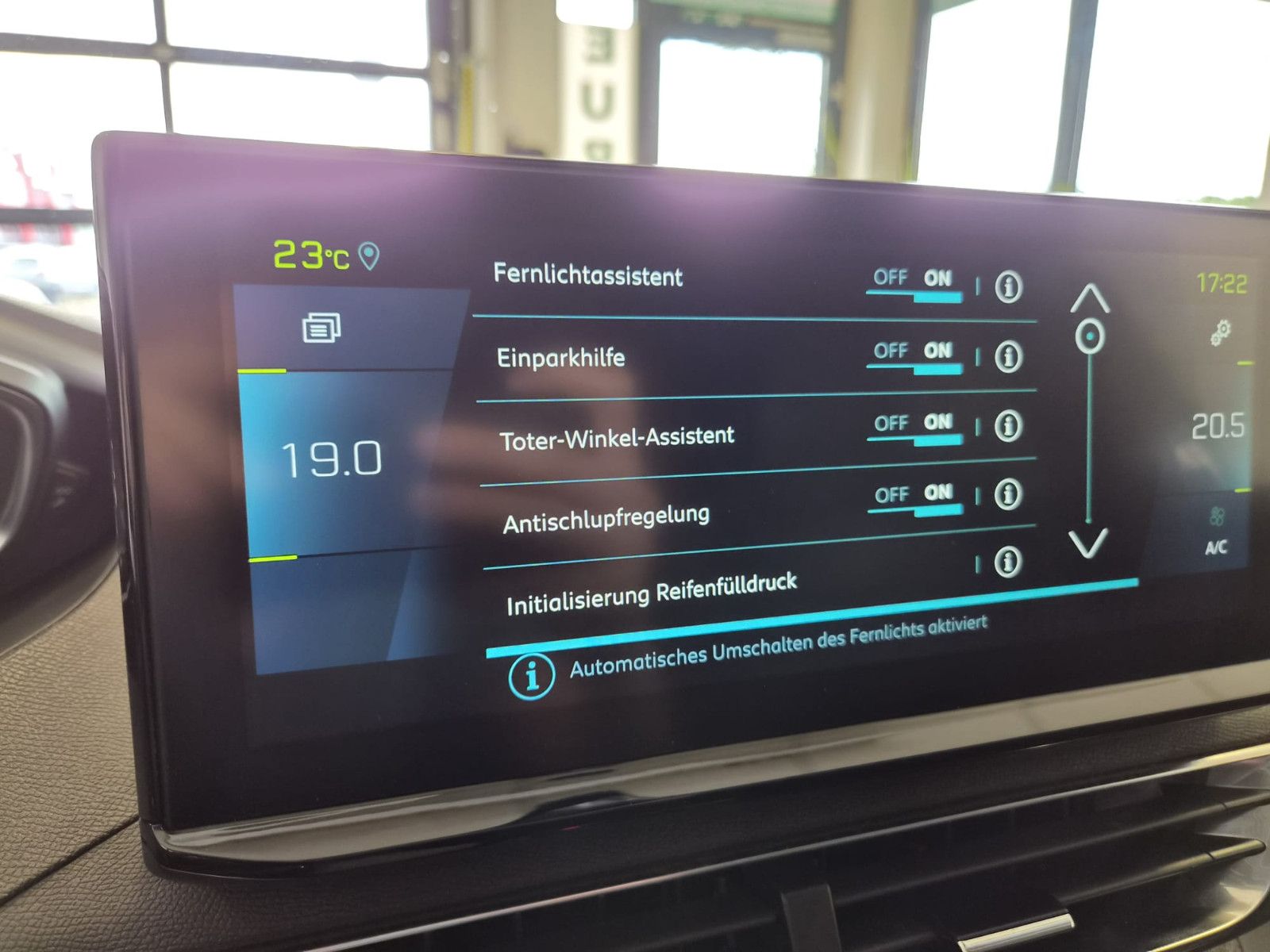 Fahrzeugabbildung Peugeot 3008 Hybrid 225 Roadtrip / LED/KAMERA/GARANTIE