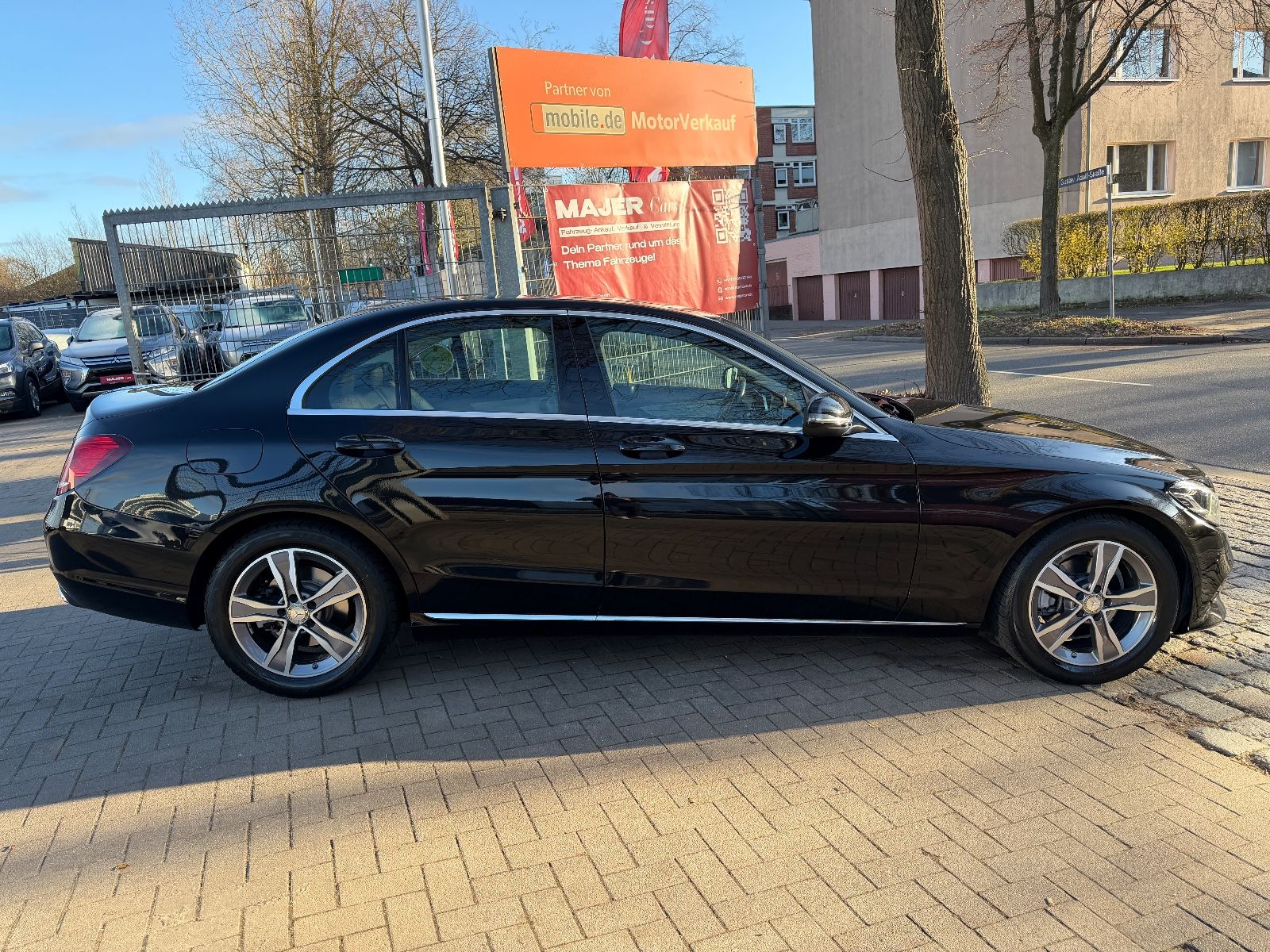 Fahrzeugabbildung Mercedes-Benz C 200 Lim. Avantgarde*SCHIEBEDACH*LED*ACC*TEILLE