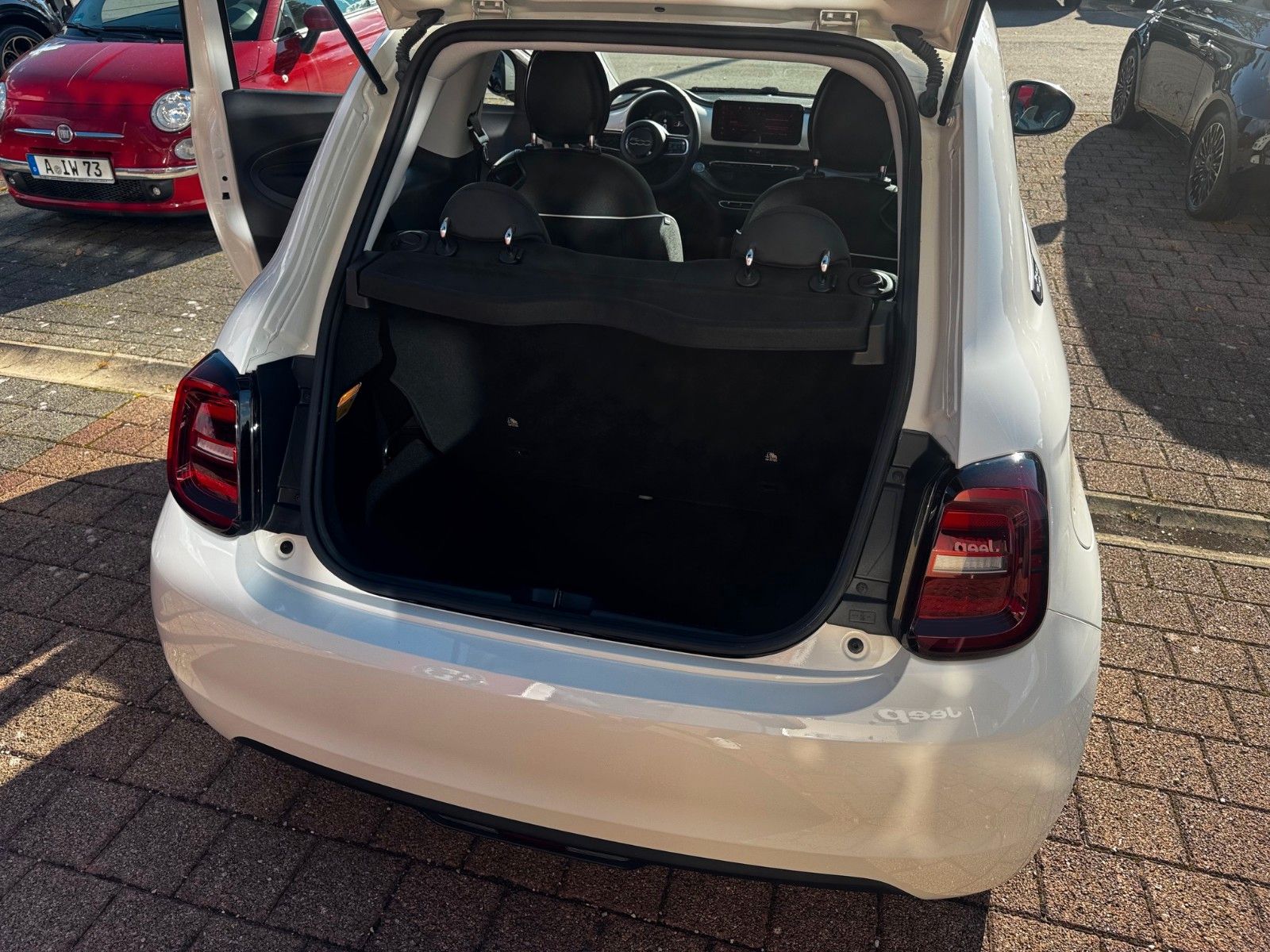 Fahrzeugabbildung Fiat 500e Carplay 118PS Klimaaut.
