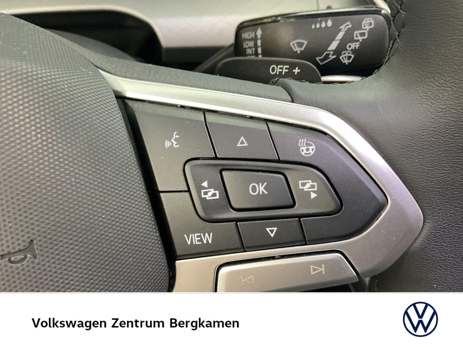 Volkswagen Golf VIII 1.5 eTSI LIFE CAM ACC CARPLAY SITZHEIZ foto 16