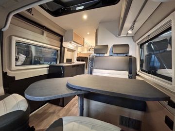 Sunlight Adventure Cliff 601 RT Stockbetten+Aufstelldach