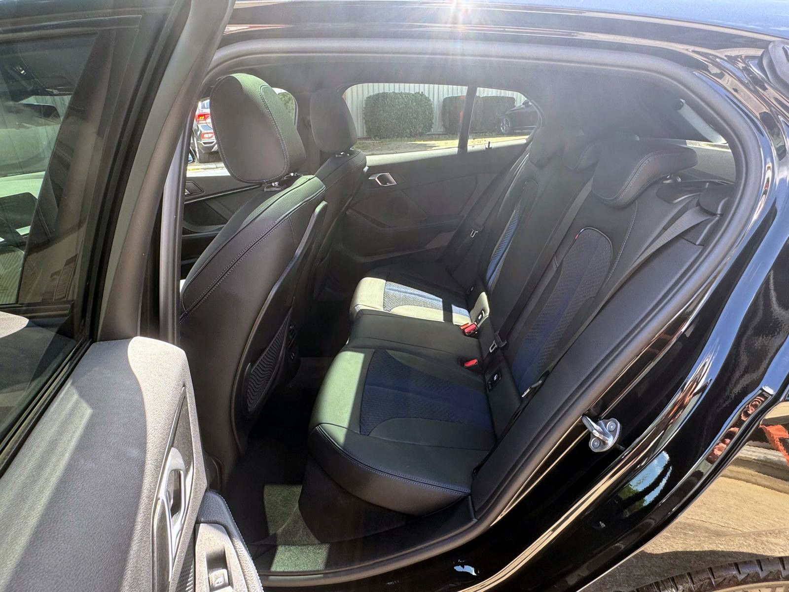 Fahrzeugabbildung BMW 118i Steptr. M-Sport LED PANO KAM SHZ CarPlay BT