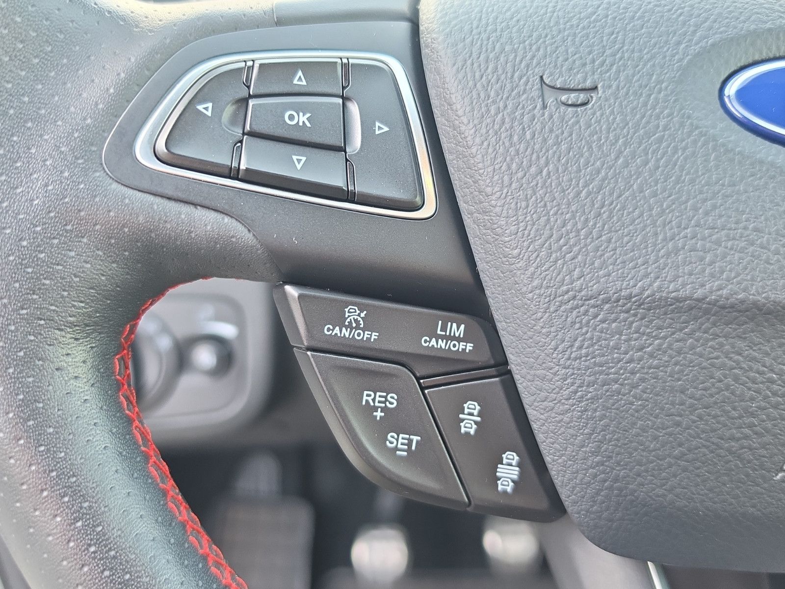 Fahrzeugabbildung Ford Kuga ST-Line Panorama-Dach Kamera Alcantara AHK