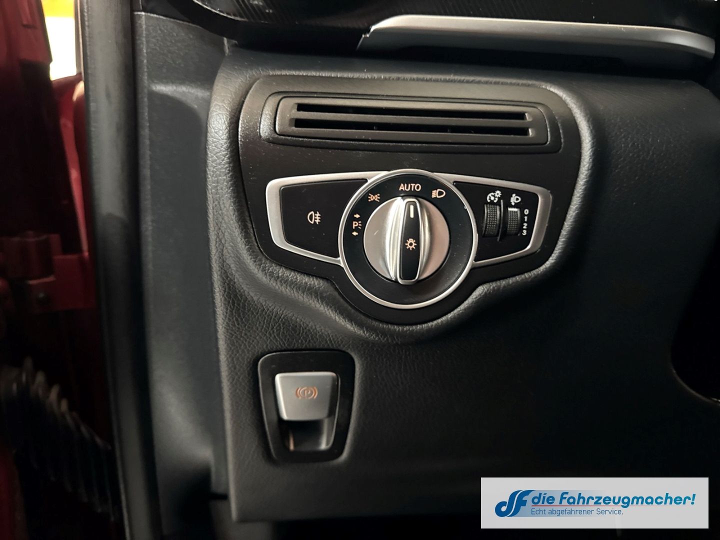Fahrzeugabbildung Mercedes-Benz V 220 d RISE kompakt Navi Apple CarPlay Android