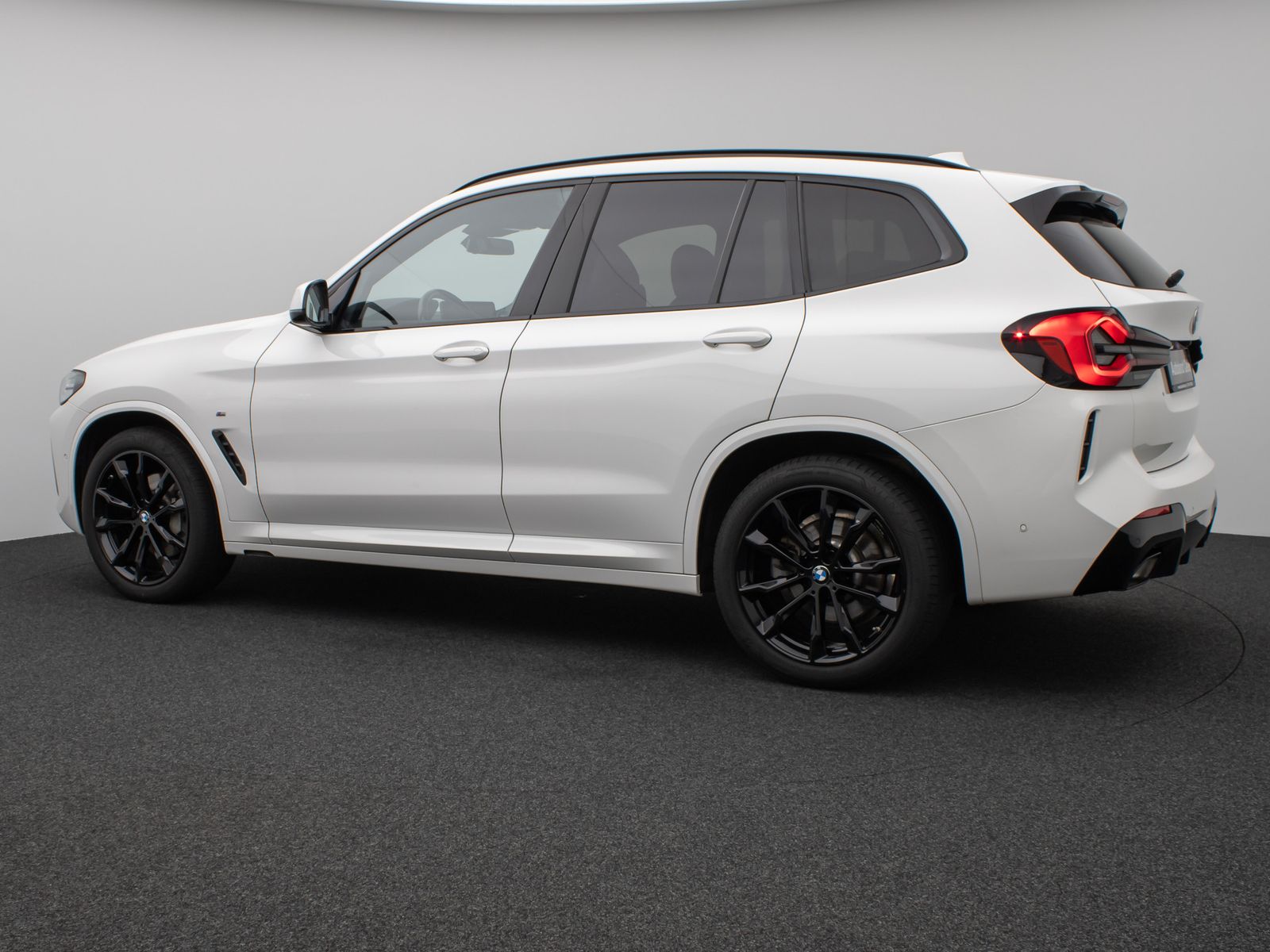 Fahrzeugabbildung BMW X3 xD30d M Sport Kamera DAB HiFi AHK Komfort 20"