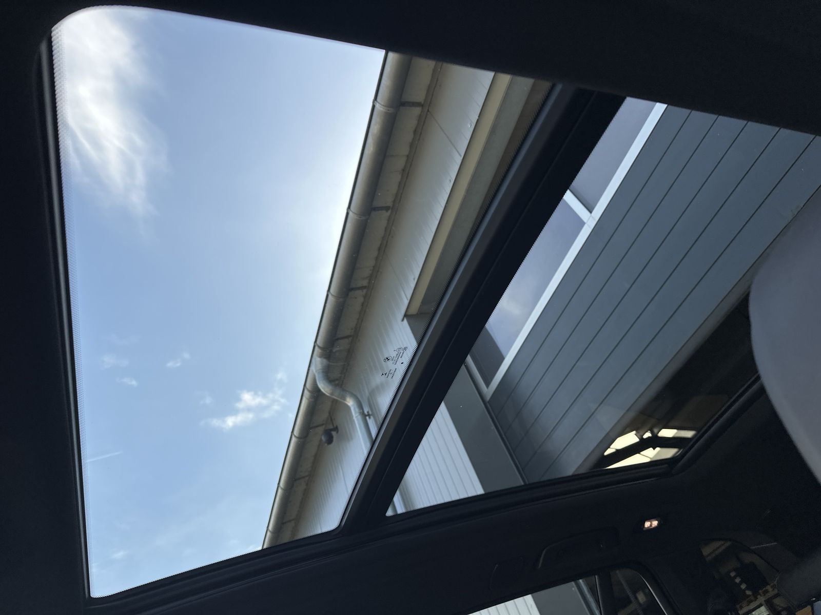 Fahrzeugabbildung BMW X5 xDrive30d M-Sport NAV+LASER+PANO+22ZO+HEAD-UP