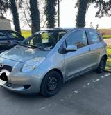 Toyota Yaris 1298-64 ps - Toyota Yaris: Coupe