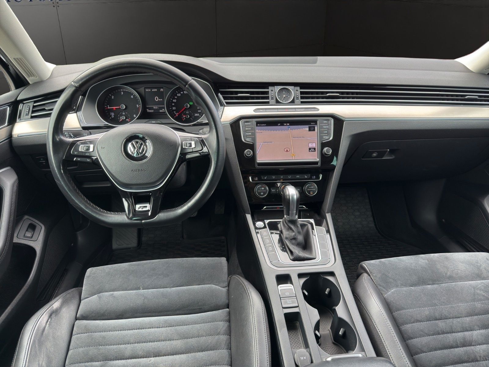 Fahrzeugabbildung Volkswagen Passat Variant 4Motion *ACC*Alcantara*AHK*LED